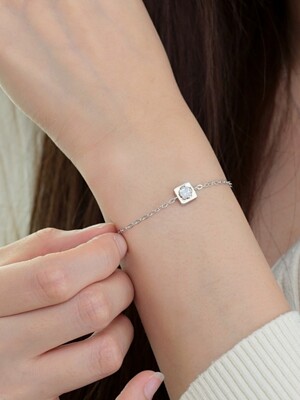Square moonstone bracelet