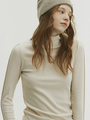 Picot Stitch Ribbed Turtleneck T-Shirt_Light Beige