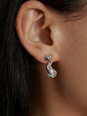 CURVED MATIERE EARRING_SILVER