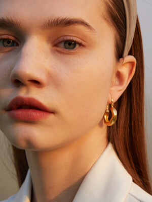 Rippling Mini Hoop Earrings (gold)