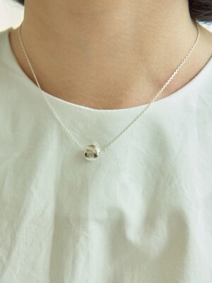 silver mini circle necklace