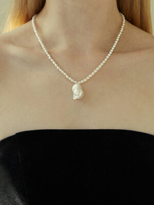 Natural Point Baroque Pearl Necklace