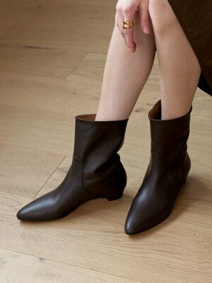 WIDE ANKLE BOOTS IN BROWN