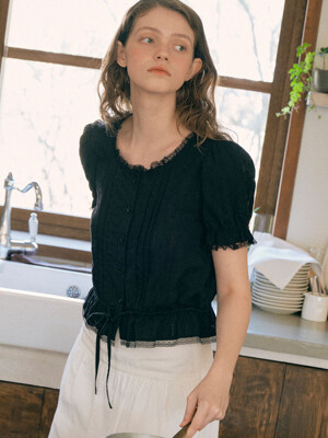 [단독]FRILL SHIRRING BLOUSE BLACK
