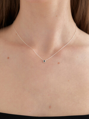 (SILVER 925) black stone flower necklace JN026