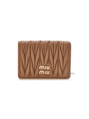 [미우미우] FW24 여성 마테라쎄 플랩 카드지갑 5MC103 2FPP F098L