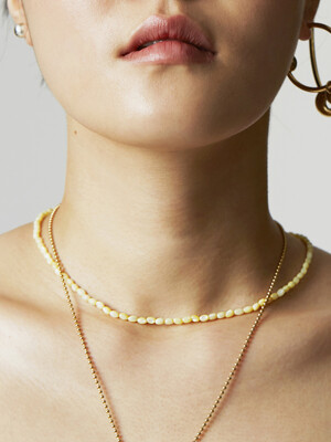 연노랑 자개 목걸이_Pale yellow pearl necklace