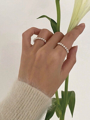 Blossom pearl ring