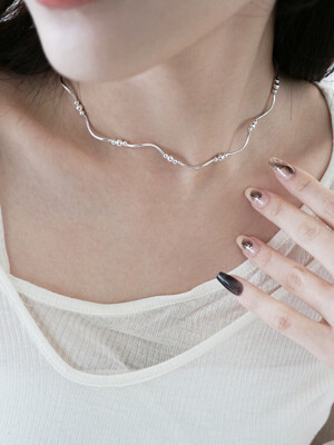 meandering necklace
