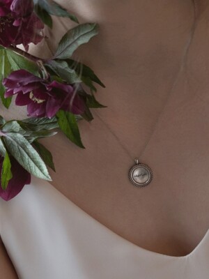 olive coronet necklace