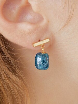 Square bar ceramic earring_Gold square(Classic Blue)
