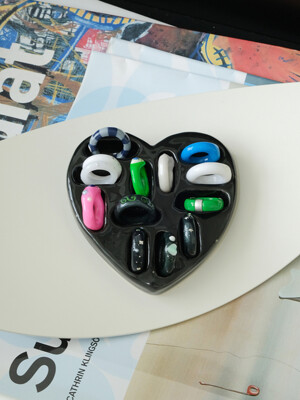 ceramic heart ring holder_black