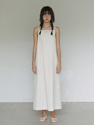 Minimal resort dress / Ivory