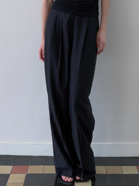 2000ARCHIVES★韓国★人気★NU DRAPED SLACKS (BLACK STRIPE) Straight Leg Structured Mid Waist Pants Black | NA-KD