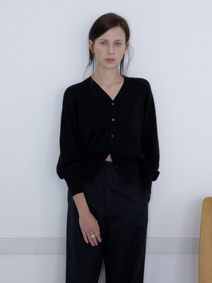 SILK CURVED V-NECK CARDIGAN_BLACK