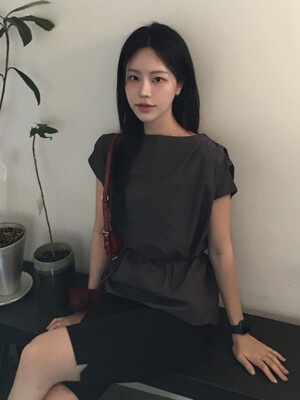 [단독] Knotline Blouse (Charcoal)