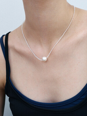 Clear Line Pearl Necklace