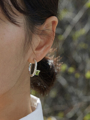 Twig Earrings - peridot (square)