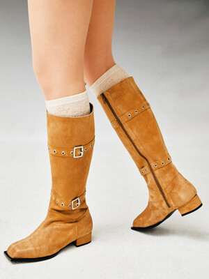 Two belted boots (camel)