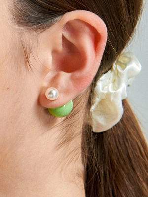 Pea Green And Pearl Frontback Silver Earring Ie335