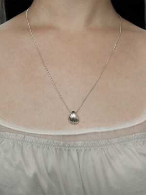 Shell necklace 01