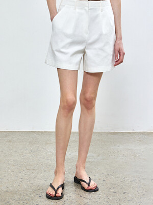 COTTON TWO TUCK SHORT PANTS - IVORY