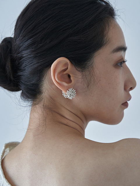 韓国【TORTOISE】(silver925) Yoros Camellia Earrings ピアス 톨토이즈][Silver925] Yoros Camellia Earrings