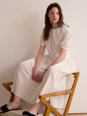 Volume round tuck flare dress - White