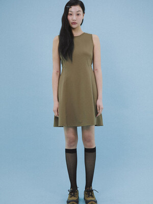 BACK STRING FLARE DRESS BROWN