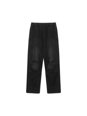 BRUSH WASHED TUCK SWEATPANTS IN BLACK