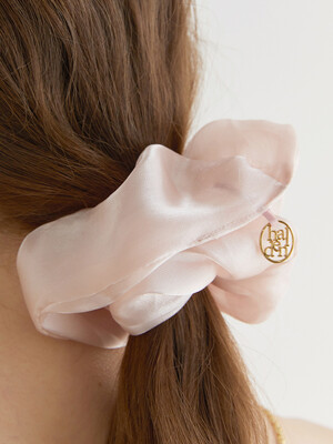 silk sheer logo pendant scrunchie (H009_light pink)