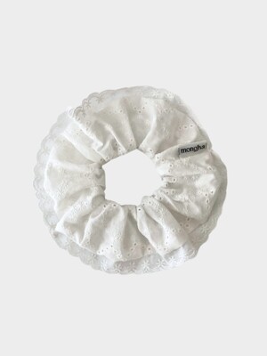 Hair scrunchie_lace bloom