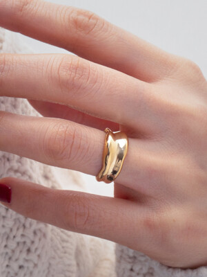 Middle pleats ring
