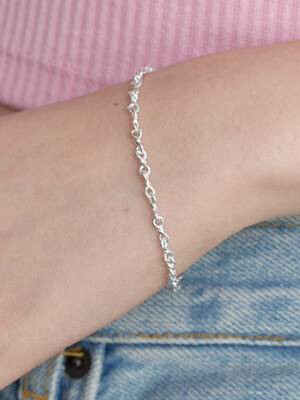 Ribbon chain bracelet