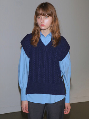 CABLE KNIT VEST / NAVY