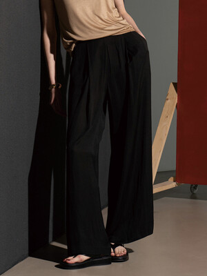 Flowing satin straight pant - black