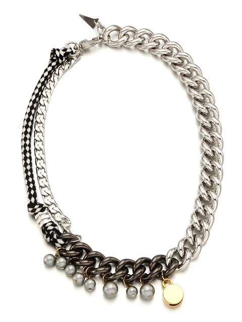VA Chain Pearl Necklace