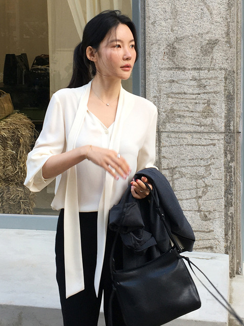프론트로우 [Drama Signature] Tie-Collar Silky Blouse_6color