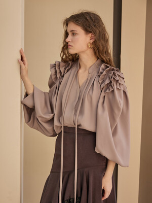 4-Tier Ruffle Puff Sleeve Loose Fit Blouse_Light Taupe