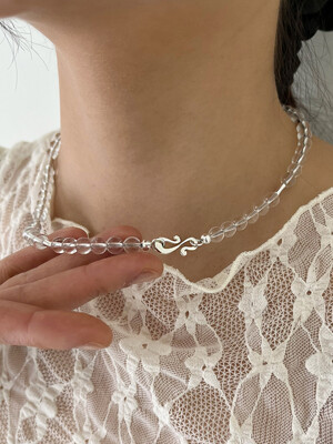 Clare quartz necklace