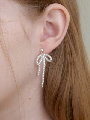 Pearl Ribbon Earring