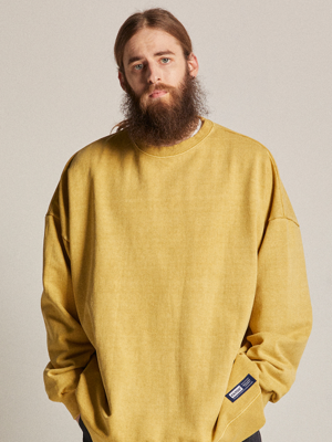 LABEL LOGO PIGMENT SWEATSHIRT (MUSTARD)