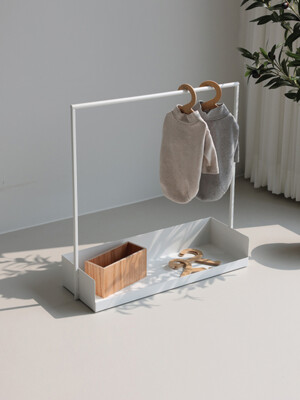 Square Clothes Rack 600