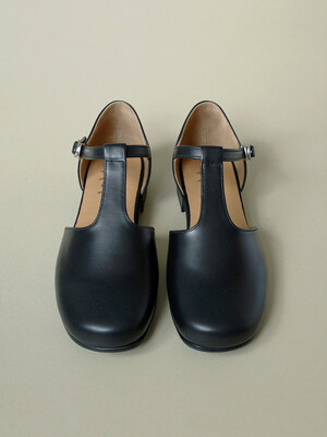 Side Open Mary Jane Shoes . Black