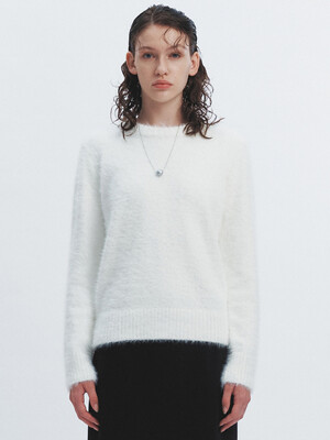 FLUFFY PULL OVER ROUND KNIT WHITE