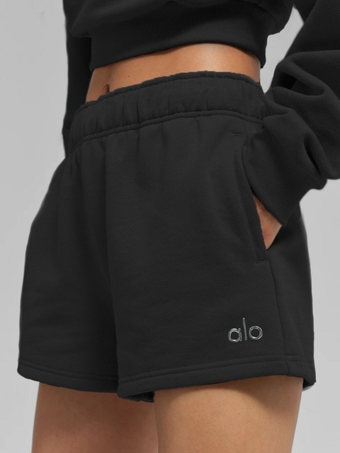 알로 요가 [단독] Alo Yoga Accolade Shorts