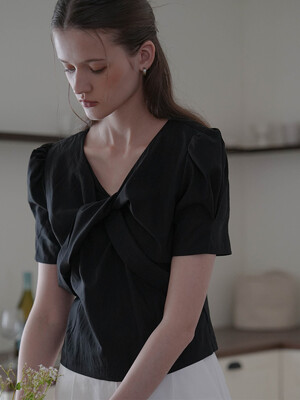 Twist Breeze Blouse [Black]