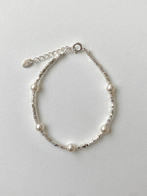 Salty pearl bracelet