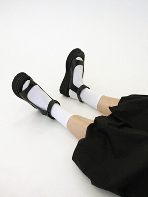 Alegna round ankle strap sandals_black