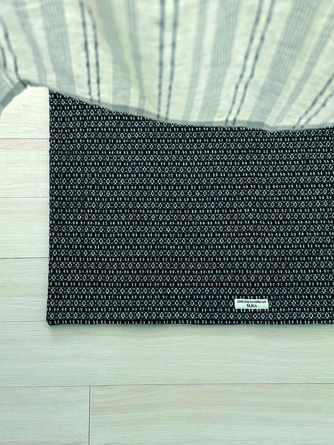 수카 Noir weave mat